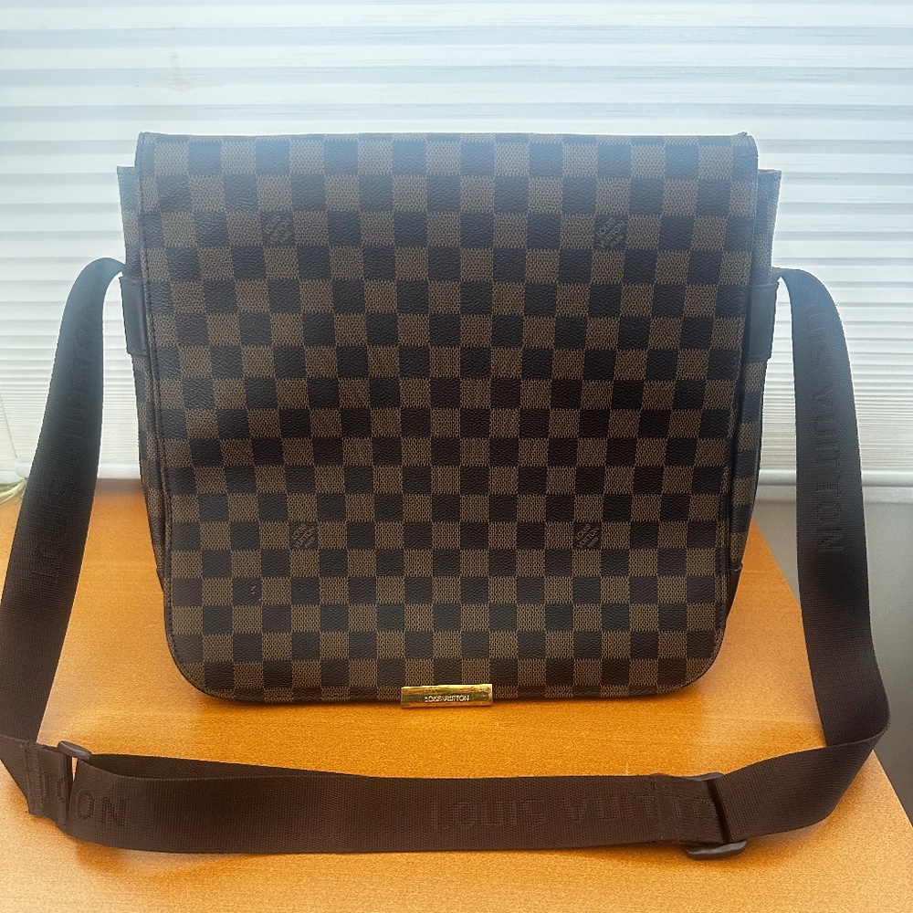 Briefcase type bag